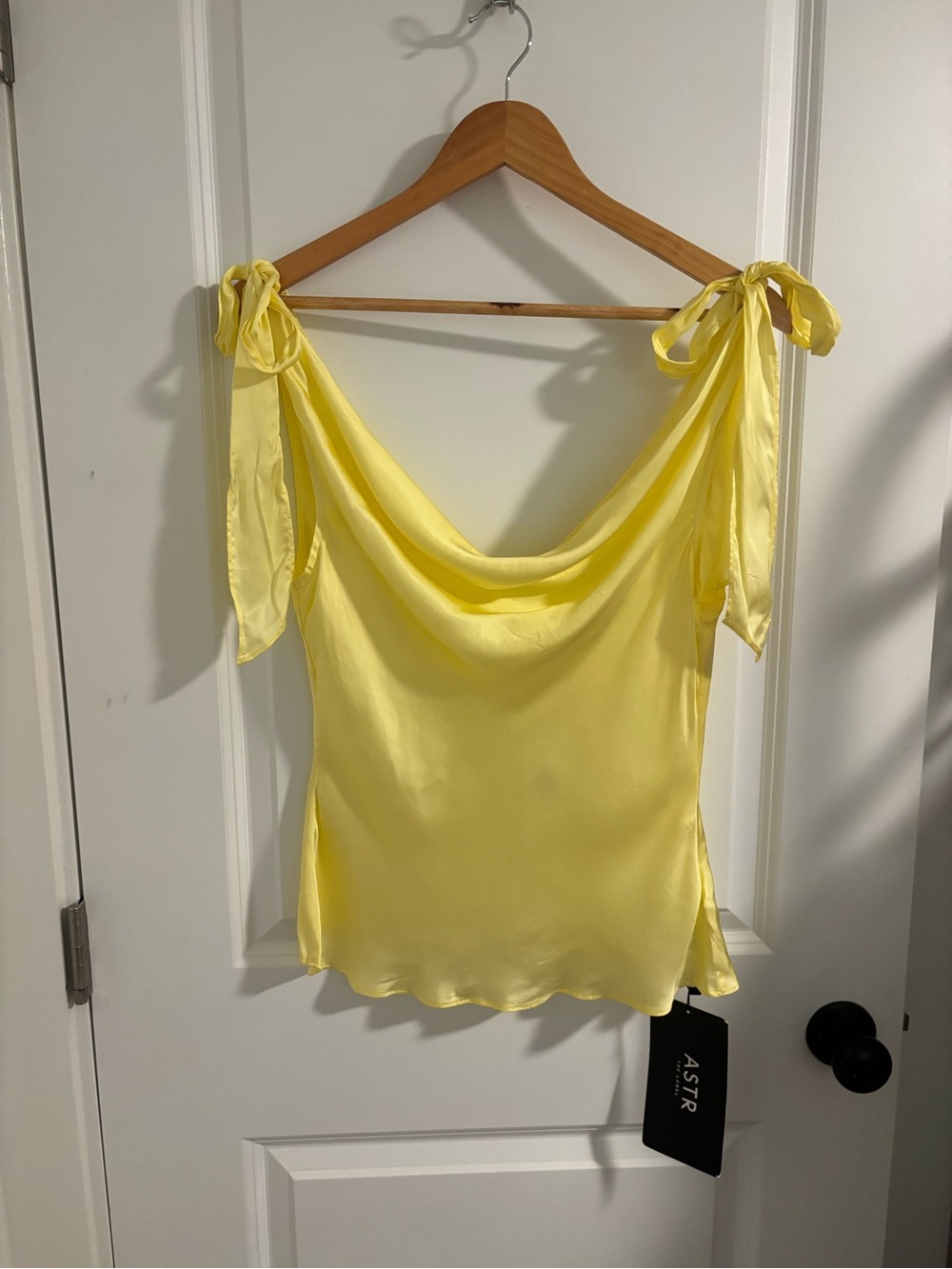 NEW ASTR THE LABEL Allexina Top Lemon Yellow Satin Size Small - Picture 8 of 13